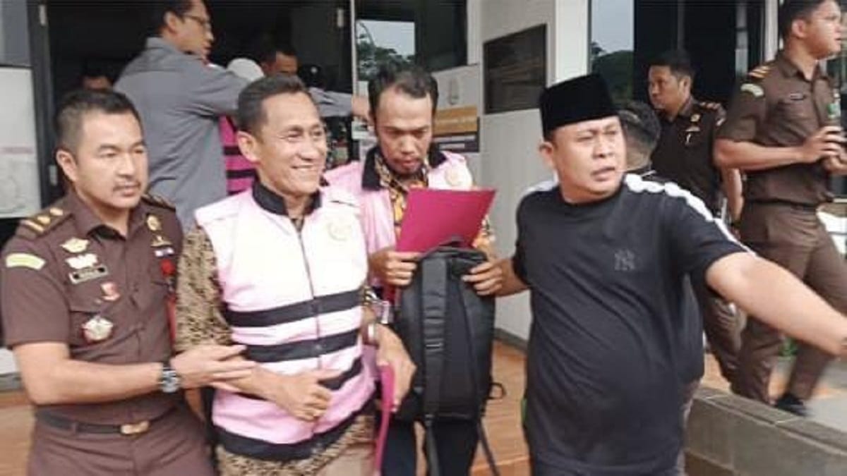 Kejari Kabupaten Bekasi Resmi Menahan Perangkat Desa Sumberjaya, Kecamatan Tambun Selatan, Kabupaten Bekasi, Diduga Gelapkan Dana Desa Rp2,6 Miliar untuk Judi Online
