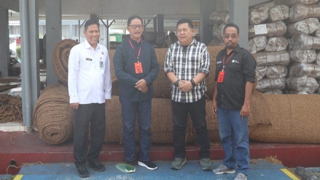 Kepala Lapas Kelas IIA Garut, Rusdedy, bersama rombongan Kepala Dinas Pertanian Kabupaten Indragiri Hilir (Inhil), Riau.