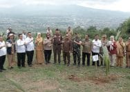 Kepala UPT Pemasyarakatan se-Priangan Timur bersama unsur Forkopimda Kabupaten Garut Melaksanakan Penanaman Pohon Kelapa Secara Serentak Diseluruh Wilayah