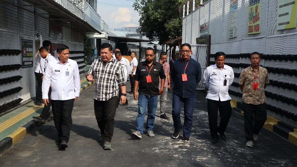 Rombongan Kepala Dinas Pertanian Kabupaten Indragiri Hilir (Inhil), Riau, disambut Kepala Lapas Kelas IIA Garut, Rusdedy.