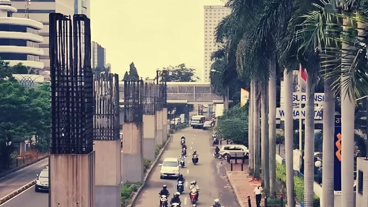 Tiang Monorel Mangkrak di Jakarta