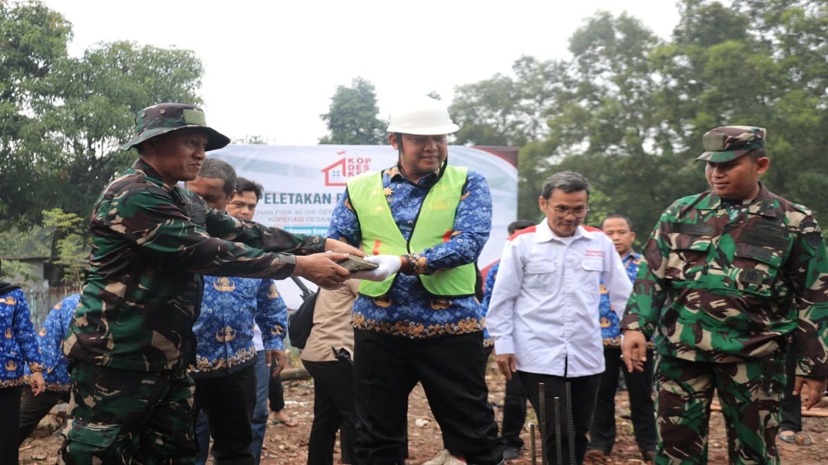 Wali Kota Bekasi, Tri Adhianto, di kegiatan peletakan batu pertama pembangunan gerai Koperasi Desa Merah Putih