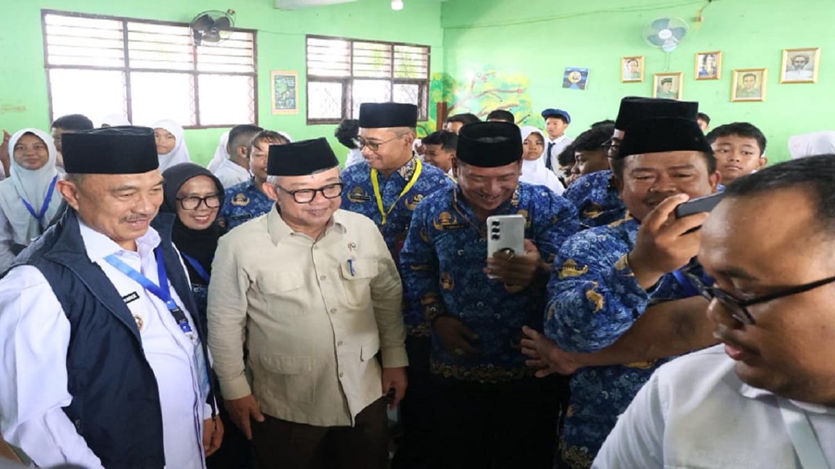 Mendikdasmen, Abdul Mu’ti yang turut hadir mendampingi Presiden Prabowo Subianto