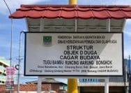 Plang Tugu Bambu Runcing Warung Bongkok salah satu objek diduga Cagar Budaya di Desa Sukadanau, Kecamatan Cikarang Barat, Kabupaten Bekasi.