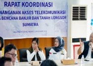 Menteri Komunikasi dan Digital (Menkomdigi), Meutya Hafidan saat memimpin rapat koordinasi di Medan, Sumatera Utara.