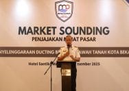 Wali Kota Bekasi, Tri Adhianto saat memberi kata sambutan di acara Market Sounding Penjajakan Minat Pasar Penyelenggaraan Ducting Bersama Bawah Tanah Kota Bekasi.