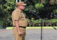 Wali Kota Bekasi, Tri Adhianto, saat menyampaikan rasa belasungkawa dan keprihatinan di apel rutin bersama ASN.