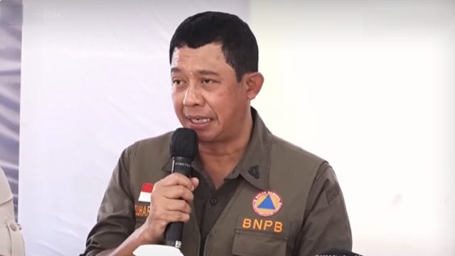 Kepala BNPB, Letjen TNI Suharyanto saat menyampaikan paparannya di hadapan Presiden Prabowo Subianto