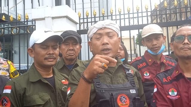 Ketua Trinusa Bekasi Raya, Maksum Alfarizi atau yang akrab disapa Mandor Baya (tengah)
