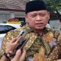 Wali Kota Bekasi Tri Adhianto saat menyampaikan keterangan.