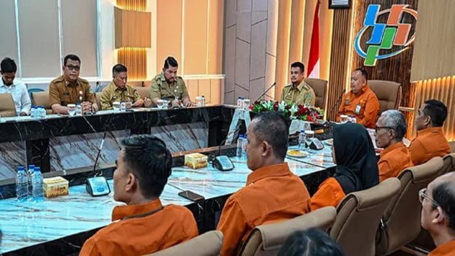 Gubernur Sumut, Bobby Nasution saat diskusi bersama Badan Pusat Statistik di Kantor BPS Kota Medan