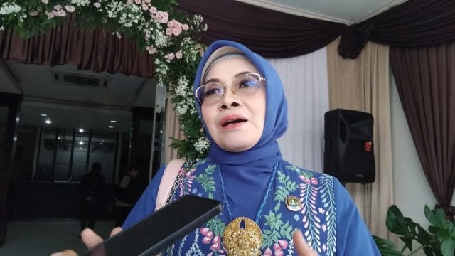 Anggota DPRD Kota Bekasi, Evi Mafriningsianti saat menyampaikan keterangan.