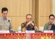 Gubernur Jawa Tengah, Ahmad Luthfi (tengah)