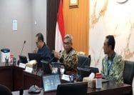 Ketua KPK, Setyo Budiyanto (tengah) dalam pertemuan strategis bersama Transparansi Internasional Indonesia (TII) di Gedung Merah Putih KPK