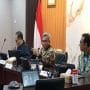 Ketua KPK, Setyo Budiyanto (tengah) dalam pertemuan strategis bersama Transparansi Internasional Indonesia (TII) di Gedung Merah Putih KPK
