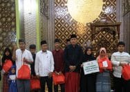 Wali Kota Bekasi, Tri Adhianto menghadiri kegiatan tarawih keliling di Masjid Jami Nurul Ikhwan