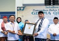 Wali Kota Bekasi, Tri Adhianto terima piagam penghargaan Rekor MURI Gerakan Membaca dan Menulis Al-Qur’an