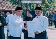 Bupati Karawang, H. Aep Syaepuloh dalam kegiatan melantik dan mengukuhkan Kepala Sekolah jenjang SD dan SMP serta sejumlah pejabat fungsional di lingkungan Pemkab Karawang