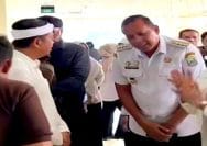 Gubernur Jawa Barat, Dedi Mulyadi mengunjungi korban tabrakan kereta di RSUD CAM dengan didampingi Wali Kota Bekasi, Tri Adhianto.