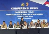Kepala SKK Migas, Djoko Siswanto; Wadanpom TNI, Marsekal Utama Bambang Ruseno; Dirtipidter Bareskrim Polri, Brigjen Moh Irhamni dalam konferensi pers penegakan hukum BBM dan LPJ Subsidi