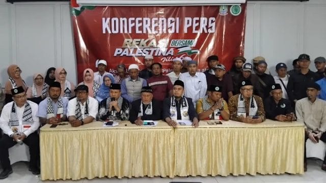 Tim panitia Bekasi Bersama Palestina Jilid 6 menyampaikan keterangan resmi di Graha Wulansari, Rabu (29/4/2026).