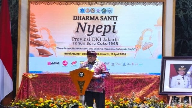 Wagub DKI Jakarta, Rano Karno, menghadiri acara Dharma Santi Nyepi DKI Jakarta dalam rangka perayaan Hari Suci Nyepi Tahun Baru Saka 1948 di Balai Agung, Balai Kota Jakarta