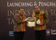 Wali Kota Bekasi, Tri Adhianto saat menerima Penghargaan Indeks Kota Toleran (IKT) peringkat ke-5 Tahun 2025 di Mangkuluhur ARTOTEL Hotel, Jakarta Selatan