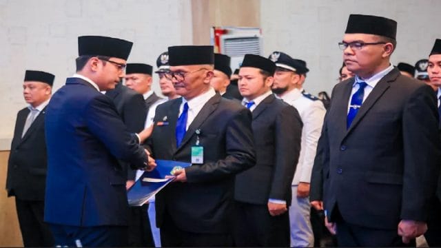 Wali Kota Medan, Rico Tri Putra Bayu Waas, secara resmi melantik sejumlah pejabat eselon II, III dan IV di lingkungan Pemko Medan