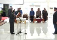 Bupati Kendal, Dyah Kartika Permanasari saat melantik Agus Dwi Lestari sebagai Sekda Kabupaten Kendal.