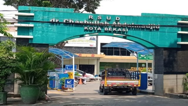 Gerbang pintu masuk RSUD CAM Kota Bekasi