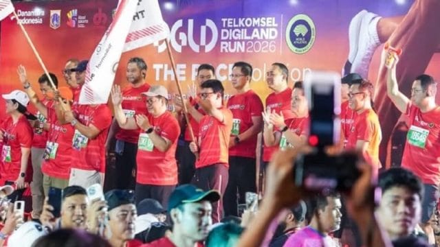 Gubernur DKI Jakarta, Pramono Anung saat melepas peserta lomba lari Digiland Run 2026.