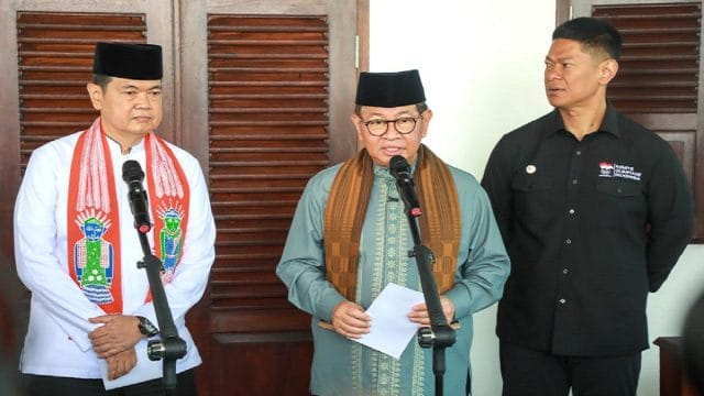 Gubernur DKI Jakarta, Pramono Anung saat memberi keterangan ke wartawan di gedung Dinas Pemuda dan Olahraga Provinsi DKI Jakarta, Jakarta Timur, Jumat (8/5/2026).
