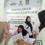Pendistribusian program bantuan Baznas untuk warga masyarakat kurang mampu di Pendopo Pemkot Bekasi.