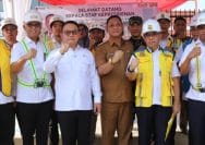 Plt. Bupati Bekasi, Asep Surya Atmaja dampingi Kepala Staff Kepresidenan, Dudung Abdurachman, meninjau pembangunan gedung Sekolah Rakyat Jawa Barat 2, diKawasan Deltamas, Cikarang Pusat, Senin (18/05/2026).