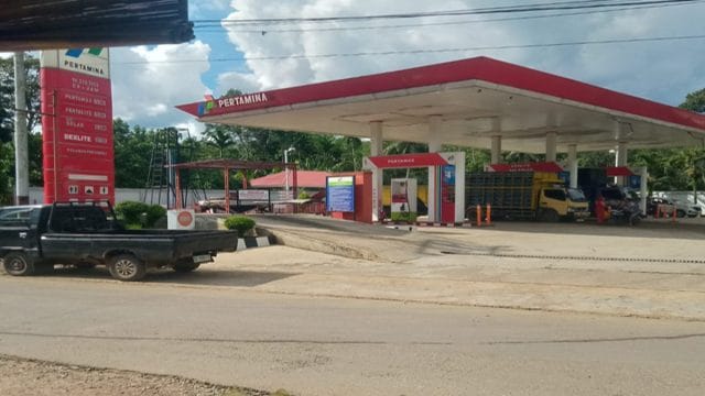 SPBU Nomor 14.272.5102 yang terletak di Nagari Pangian, Kecamatan Lintau Buo, Kabupaten Tanah Datar, Provinsi Sumatera Barat.