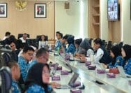 Setdaprov Sumut, Sulaiman Harahap saat membuka Bimtek Coaching Clinic BUMD Provinsi Sumut di Ruang Rapat I Lantai 2 Kantor Gubernur Sumut