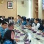 Setdaprov Sumut, Sulaiman Harahap saat membuka Bimtek Coaching Clinic BUMD Provinsi Sumut di Ruang Rapat I Lantai 2 Kantor Gubernur Sumut