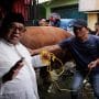 Wakil Gubernur DKI Jakarta, Rano Karno menyerahkan sapi kurban dari Gubernur DKI Jakarta, Pramono Anung, kepada warga Tangki