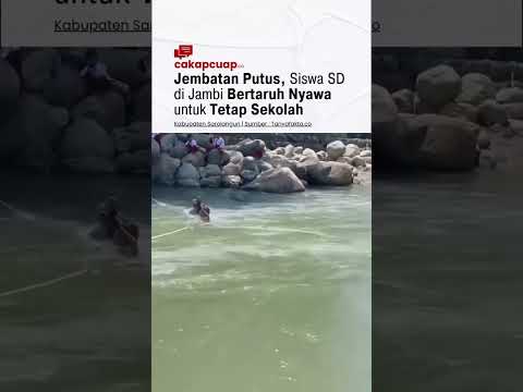 Jembatan Putus, Siswa SD 157 Bukit Berantai Bertaruh Nyawa Berenang Ke Sekolah