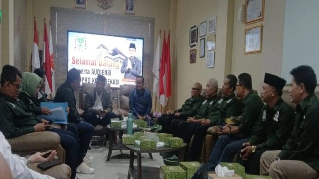 Audensi LPM Kota Bekasi di kantor Ketua DPRD Kota Bekasi terkait penguatan peran LPM dalam perencanaan pembangunan di wilayah.
