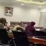 Klarifikasi dugaan pelecehan oleh Kasatpol PP diruang rapat lantai 3 DPRD Kota bekasi, Kamis (25/6/2026).