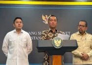 Mensesneg, Prasetyo Hadi mengumumkan Presiden Prabowo Subianto mencopot Dadan Hindayana sebagai Kepala BGN, di Kantor Presiden, Kompleks Istana Kepresidenan, Jakarta, Selasa (2/6/2026) malam.