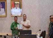 Plh Wali Kota Bekasi, Abdul Harris Bobihoe terima kunjungan DPRD Kota Banjarbaru, Di ruang rapat Pendopo Wali Kota Bekasi, Komplek Pemkot Bekasi, Kamis (4/6/2026).