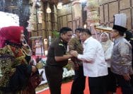 Plh. Wali Kota Bekasi, Abdul Harris Bobihoe menghadiri acara Pisah Sambut Kajati Jabar Tahun 2026 yang berlangsung di Bale Gede Gedung Pakuan, Kota Bandung, Senin (2/6/2026).