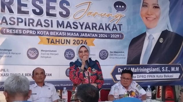Anggota DPRD Kota Bekasi, Evi Mafriningsianti dalam kegiatan reses di RW 010, Kelurahan Duren Jaya, Kecamatan Bekasi Timur, Kota Bekasi.