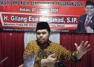 Anggota DPRD Kota Bekasi, Gilang Esa Mohammad saat memyampaikan keterangan usai kegiatan reses di RW 006A Perumahan Jaka Sampurna.