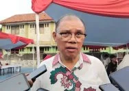 Anggota DPRD Kota Bekasi fraksi PDI Perjuangan, Oloan Nababan saat menyampaikan keterangan, Minggu (12/7/2026).