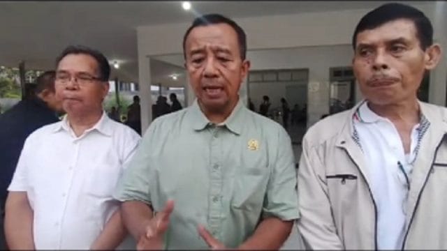 Anggota Komisi A DPRD Kota Depok, Binton Nadapdap saat memberikan keterangannya ke wartawan.