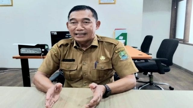 Sekretaris Bapenda Kota Bekasi, Edi Supriadi saat menyampaikan keterangan.