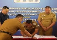Wali Kota Bekasi, Tri Adhianto dan Plt. Bupati Bekasi, Asep Surya Atmaja resmi tandatangani Berita Acara Serah Terima Aset dan Wilayah Cabang Kota Bekasi (Poncol) dan Cabang Pondok Ungu.
